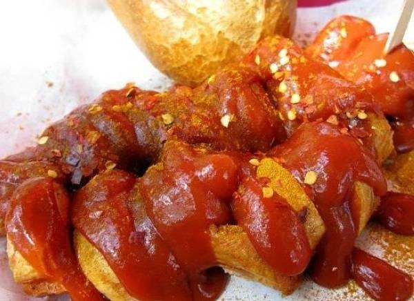 Currywurst là loại xúc xích trứ danh của nước Đức Currywurst là loại xúc xích trứ danh của nước Đức