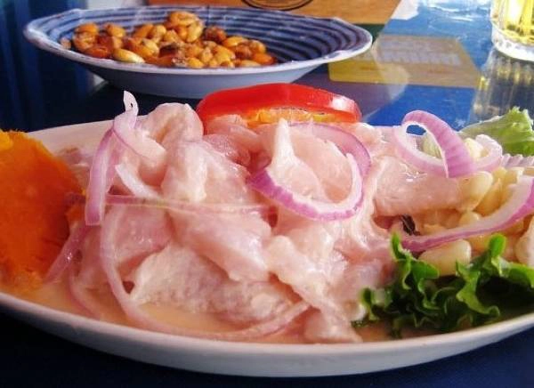Ceviche được coi là món ăn tiêu biểu cho ẩm thực Peru Ceviche được coi là món ăn tiêu biểu cho ẩm thực Peru