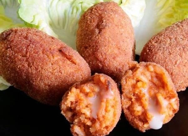 ạn có thể tìm thấy Suppli ở các quán hàng rong, trong các tiệm pizza hay các cửa hàng tạp hóa tại thành Rome. ạn có thể tìm thấy Suppli ở các quán hàng rong, trong các tiệm pizza hay các cửa hàng tạp hóa tại thành Rome.