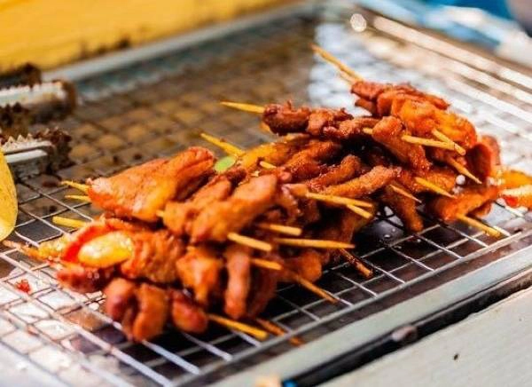 Thịt xiên nướng là món ăn phổ biến toàn khu vực Đông Nam Á Thịt xiên nướng là món ăn phổ biến toàn khu vực Đông Nam Á
