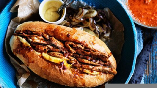 Bifana, Bồ Đào Nha Bifana được mệnh danh là loại bánh mì kẹp ngon nhất ở Bồ Đào Nha với sự kết hợp hài hòa của thịt giăm bông, xúc xích, pho mát và nước sốt cà chua. Ảnh: William Meppem. Bifana, Bồ Đào Nha Bifana được mệnh danh là loại bánh mì kẹp ngon nhất ở Bồ Đào Nha với sự kết hợp hài hòa của thịt giăm bông, xúc xích, pho mát và nước sốt cà chua. Ảnh: William Meppem.