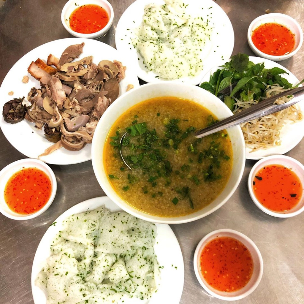 banh-xeo-tom-nhay-va-loat-mon-banh-ngon-o-quy-nhon-ivivu-13