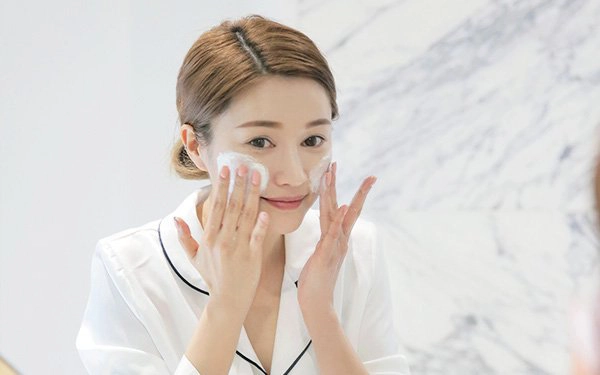 bao lâu rửa mặt một lần