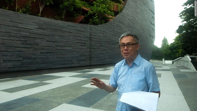 Trong ảnh là kiến trúc sư nổi tiếng Mok Wei Wei người Singapore, ông cũng là người chịu trách nhiệm cho nhiều dự án quan trọng khác, bao gồm dự án cải tạo Bảo tàng Quốc gia Singapore và nhà hát Victoria… Trong ảnh là kiến trúc sư nổi tiếng Mok Wei Wei người Singapore, ông cũng là người chịu trách nhiệm cho nhiều dự án quan trọng khác, bao gồm dự án cải tạo Bảo tàng Quốc gia Singapore và nhà hát Victoria…