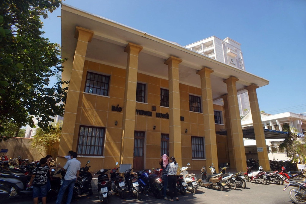 Mặt trước bảo tàng