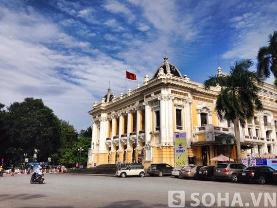 Bầu trời Hà Nội trong vắt lạ thường sau siêu bão Haiyan