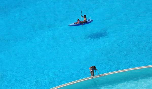 Bể bơi này dài 1.013 m và chỗ sâu nhất là 3,5 m. Ảnh: Whenonearth.