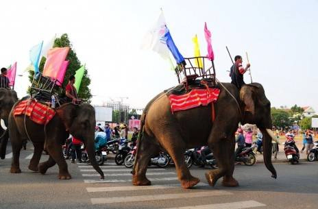 Buổi diễu hành trong khuôn khổ Lễ hội cà phê Buôn Mê Thuột