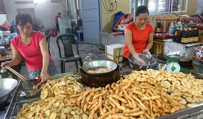 Chả mực, chả cá. Chả mực, chả cá.