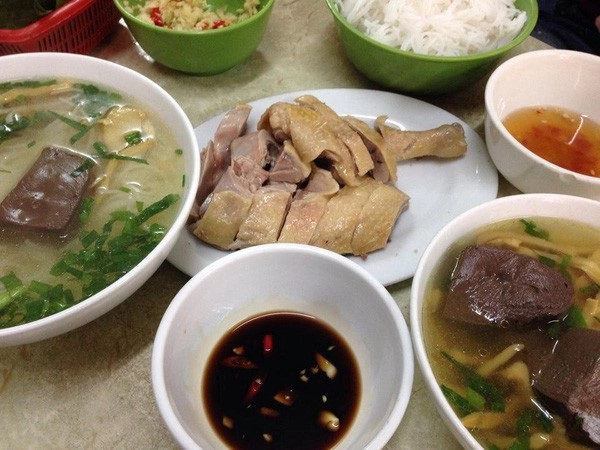 ben-canh-bun-ngan-nhan-ha-noi-cung-con-5-hang-bun-ngan-ngon-xuat-sac-ivivu-10