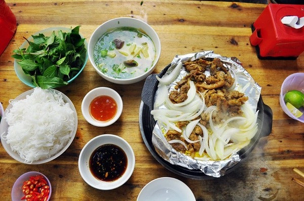 ben-canh-bun-ngan-nhan-ha-noi-cung-con-5-hang-bun-ngan-ngon-xuat-sac-ivivu-17