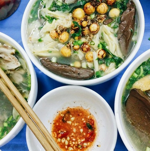 ben-canh-bun-ngan-nhan-ha-noi-cung-con-5-hang-bun-ngan-ngon-xuat-sac-ivivu-2