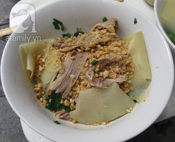 ben-canh-bun-ngan-nhan-ha-noi-cung-con-5-hang-bun-ngan-ngon-xuat-sac-ivivu-7