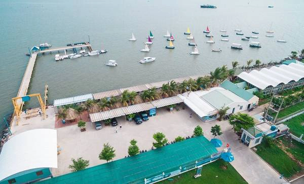 Toàn cảnh bến du thuyền nhìn từ trên cao ben-tau-marina-ivivu-9