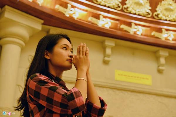 Khi có mặt tại đây, du khách được khuyến cáo hãy tĩnh tâm và đi một vòng quanh tượng phật theo chiều kim đồng hồ, đồng thời bước nhẹ, niệm: "Nam mô Bản sư Thích Ca Mâu Ni Phật". Khi có mặt tại đây, du khách được khuyến cáo hãy tĩnh tâm và đi một vòng quanh tượng phật theo chiều kim đồng hồ, đồng thời bước nhẹ, niệm: "Nam mô Bản sư Thích Ca Mâu Ni Phật".