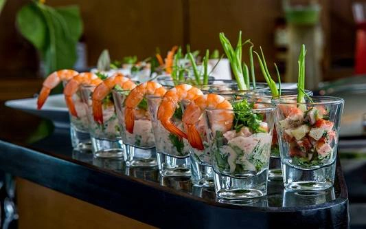 Các món ăn đều được thực hiện bởi đội ngũ đầu bếp chuyên nghiệp và có thâm niên. Các món ăn đều được thực hiện bởi đội ngũ đầu bếp chuyên nghiệp và có thâm niên.