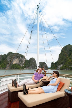 Không gian, sự riêng tư và thư giãn là chủ đề xuyên suốt của hành trình du thuyền L’Azalée vì thế trên sàn chính và phía trên boong tàu có những khu vực để du khách có thể ngồi thư giãn và tận hưởng sự yên bình, thuận lợi ngắm nhìn vịnh và thư giãn. Không gian, sự riêng tư và thư giãn là chủ đề xuyên suốt của hành trình du thuyền L’Azalée vì thế trên sàn chính và phía trên boong tàu có những khu vực để du khách có thể ngồi thư giãn và tận hưởng sự yên bình, thuận lợi ngắm nhìn vịnh và thư giãn.