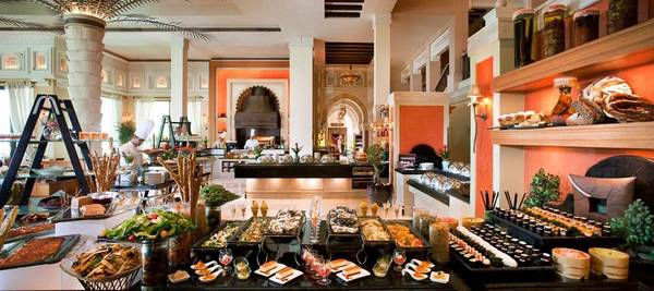 Bữa sáng muộn ở Madinat Jumeirah có nhiều món ăn độc đáo cho du khách lựa chọn. Bữa sáng muộn ở Madinat Jumeirah có nhiều món ăn độc đáo cho du khách lựa chọn.