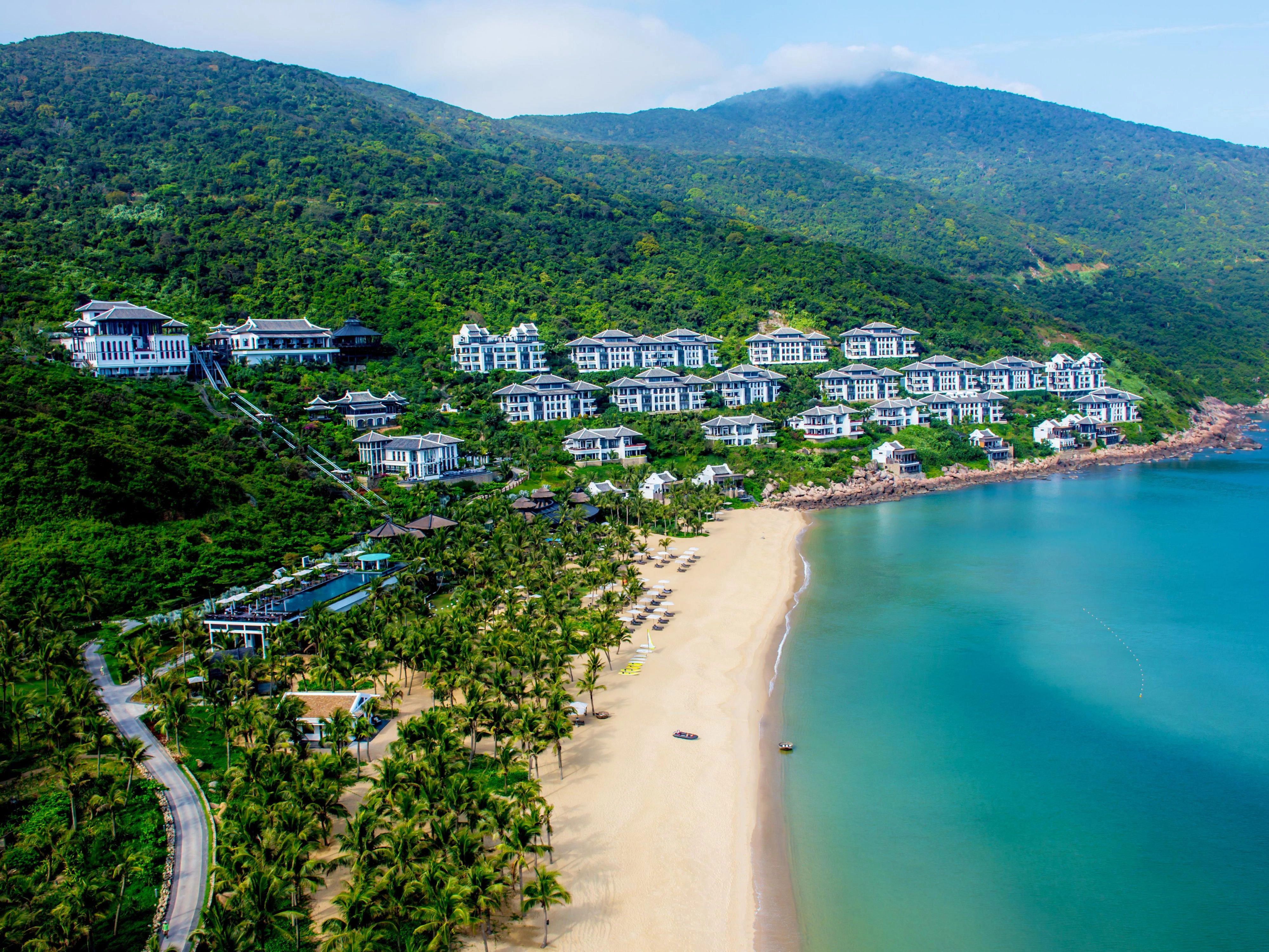 InterContinental-Danang-Sun-Peninsula-Resort-ivivu-1