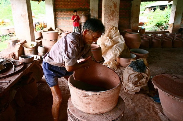 Phần miệng trên của khạp được tiếp tục bổ sung bằng một rẻo đất khác