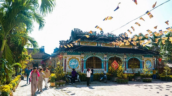 Chùa Phước Hưng hiện tọa lạc tại thành phố Sa Đéc, tỉnh Đồng Tháp. Công trình được một nhóm người Hoa xây dựng vào năm 1838, đến nay đã 180 năm. Mang dáng dấp của các công trình kiến trúc Hoa, nơi đây là địa chỉ thu hút đông đảo du khách vào mỗi dịp lễ, Tết. Chùa Phước Hưng hiện tọa lạc tại thành phố Sa Đéc, tỉnh Đồng Tháp. Công trình được một nhóm người Hoa xây dựng vào năm 1838, đến nay đã 180 năm. Mang dáng dấp của các công trình kiến trúc Hoa, nơi đây là địa chỉ thu hút đông đảo du khách vào mỗi dịp lễ, Tết.