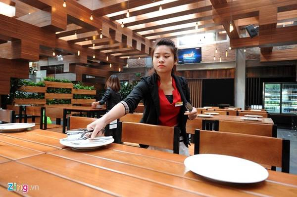 Nhờ kiến trúc độc đáo, dù mới chính thức đi vào hoạt động từ tháng 11/2014, nhà hàng đã thu hút lượng khách nhất định. Nhờ kiến trúc độc đáo, dù mới chính thức đi vào hoạt động từ tháng 11/2014, nhà hàng đã thu hút lượng khách nhất định.