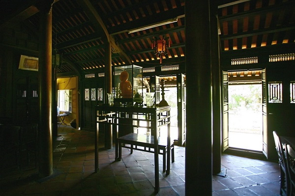 Trải qua những thăng trầm của thời gian và thời cuộc, nhà vườn An Hiên vẫn được bảo tồn nguyên vẹn. Hiện nay, nhà vườn An Hiên là một địa chỉ văn hóa, điểm dừng chân quen thuộc của những du khách tới Huế. Đó cũng là một nét riêng biệt của Huế trong văn hóa kiến trúc đô thị ở Việt Nam. Vé vào tham quan giá 20.000 đồng. Trải qua những thăng trầm của thời gian và thời cuộc, nhà vườn An Hiên vẫn được bảo tồn nguyên vẹn. Hiện nay, nhà vườn An Hiên là một địa chỉ văn hóa, điểm dừng chân quen thuộc của những du khách tới Huế. Đó cũng là một nét riêng biệt của Huế trong văn hóa kiến trúc đô thị ở Việt Nam. Vé vào tham quan giá 20.000 đồng.