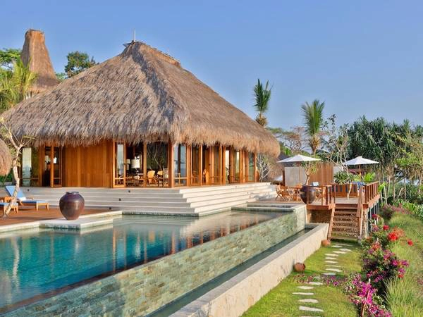 Ngoài ra, resort còn khu thư giãn, vui chơi cả trong nhà lẫn ngoài trời.