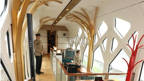 Hành trình 4 ngày tàu đi qua cả các điểm dừng ở phía bắc vùng Tohoku, nơi từng chịu động đất và sóng thần năm 2011. "Chúng tôi muốn tăng cường thêm các cuộc khám phám tới vùng đất bị thiệt hại bởi thiên tai bằng những chuyến đưa khách du lịch của tàu Shiki-shima", giám đốc JR East Tesuro Tomita, cho hay.