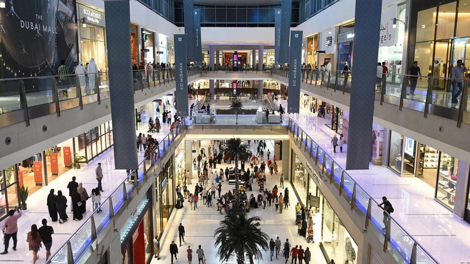 Dubai Mall nằm ngay tại chân Burj Khalifa. Đây là thiên đường dành cho những du khách "mê" đồ hiệu. Dubai Mall nằm ngay tại chân Burj Khalifa. Đây là thiên đường dành cho những du khách "mê" đồ hiệu.