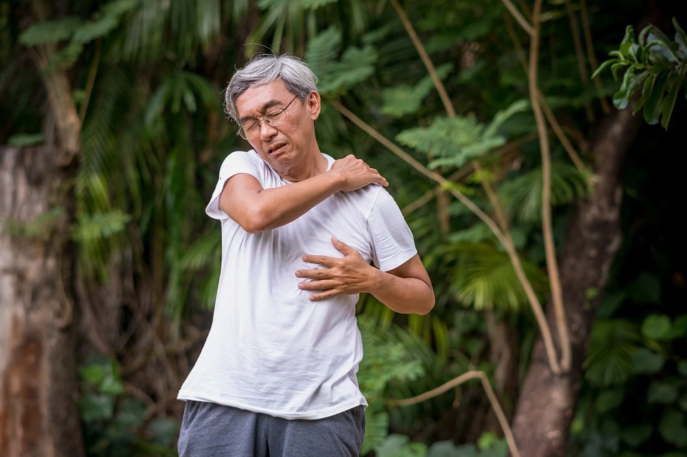 tê bì chân tay là bị làm sao