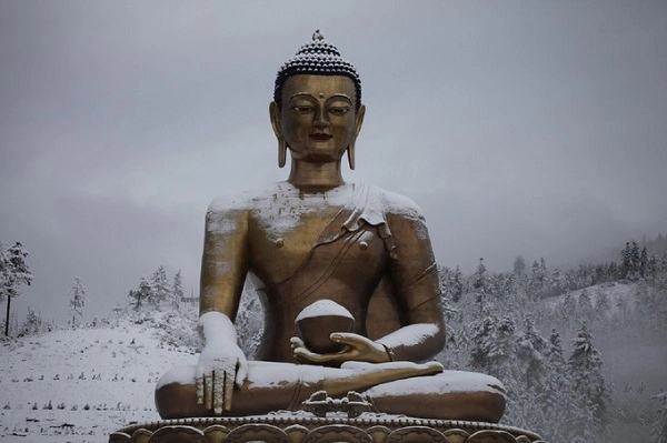 Không khí trong lành, hoang dã của vùng Himalaya khiến mảnh đất Phật giáo trở nên yên tĩnh hơn bao giờ hết vào những ngày này. 