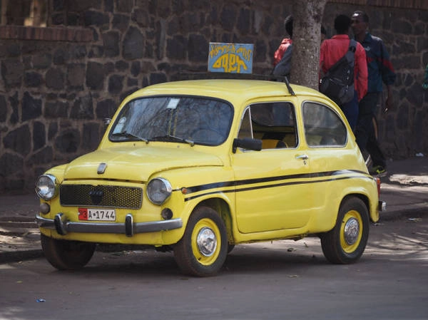 Nhiều xe taxi ở Eritrea là Fiat´s cũ Nhiều xe taxi ở Eritrea là Fiat´s cũ