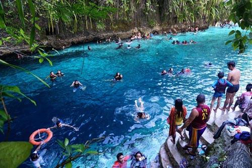 Đầu tháng 3, chính quyền Philippines cho mở cửa trở lại điểm du lịch nổi tiếng này. Trước đó, sông Hinatuan bị đóng cửa tạm thời nhằm bảo vệ sông thiêng. Tuy nhiên, trong lần mở cửa gần nhất này, chính quyền đã nêu cảnh báo về việc du khách không được phép bơi lội trên sông. Mọi người tới đây chỉ được phép ngắm sông và chụp ảnh.