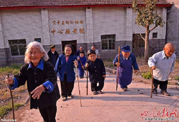 Những người ở lại vẫn luôn sống lạc quan và sẵn lòng chào đón du khách phương xa tới thăm. Ảnh: SCDaily.