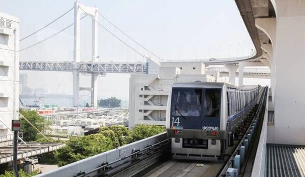 Bạn nên mua thẻ Japan Rail Pass trước khi đến Nhật Bản.