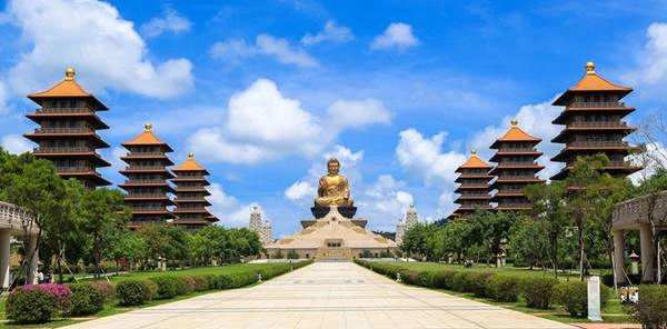  Phật Quang Sơn, thánh địa Phật giáo Đài Loan nằm ở thành phố Cao Hùng .