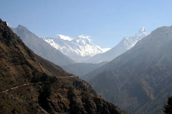 Cung đường trek lên Everest Base Camp.