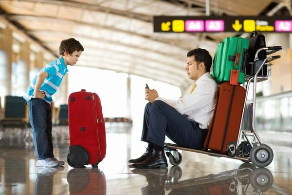 Chuyến đi xa có thể khiến bạn mệt lả hoặc điên đầu. Ảnh: Huffingtonpost. Chuyến đi xa có thể khiến bạn mệt lả hoặc điên đầu. Ảnh: Huffingtonpost.