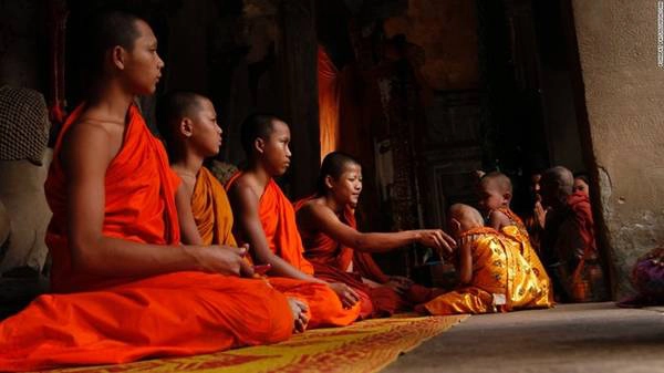 Hãy xem các chuyên gia trong ngành khảo cổ và hướng dẫn du lịch khuyên chúng ta nên đi thăm Angkor như thế nào: Hãy xem các chuyên gia trong ngành khảo cổ và hướng dẫn du lịch khuyên chúng ta nên đi thăm Angkor như thế nào: