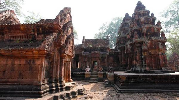 Du khách nên đi thăm các di tích theo thứ tự thời gian, và tìm hiểu lúc nào các di tích được xây dựng và bị phá hủy. Còn nếu đi theo thứ tự địa điểm, bạn sẽ không thể xâu chuỗi những sự kiện xảy ra trong lịch sử, cộng với thời tiết nóng nực, chắc chắn ngoài sự mệt mỏi và chán chường, bạn sẽ chẳng cảm nhận được thêm bất cứ gì khác. Du khách nên đi thăm các di tích theo thứ tự thời gian, và tìm hiểu lúc nào các di tích được xây dựng và bị phá hủy. Còn nếu đi theo thứ tự địa điểm, bạn sẽ không thể xâu chuỗi những sự kiện xảy ra trong lịch sử, cộng với thời tiết nóng nực, chắc chắn ngoài sự mệt mỏi và chán chường, bạn sẽ chẳng cảm nhận được thêm bất cứ gì khác.