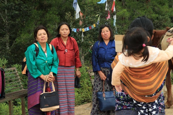Một nhóm phụ nữ Bhutan. Ảnh: Karen Lim.