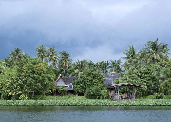 Nước tràn vào mùa mưa ở Thái Lan (Ảnh: JM Travel Photography via Shutterstock) 