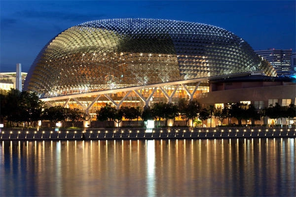 Ở Singapore, bạn sẽ bị phạt tiền rất nặng nếu hút thuốc và xả rác nơi công cộng. Ảnh: singaporetourism