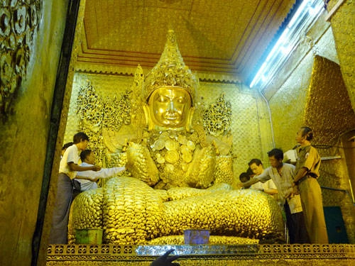 Tượng phật Mahamuni ở Mandalay - iVIVU.com