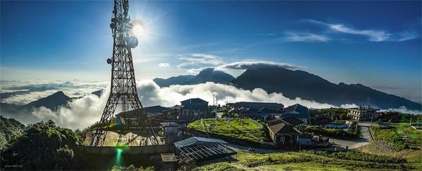 Ở phía Đông Bắc tỉnh Lạng Sơn, cách thành phố Lạng Sơn 30km, đỉnh Mẫu Sơn nằm ở độ cao hơn 1.000m so với mặt nước biển. Ở phía Đông Bắc tỉnh Lạng Sơn, cách thành phố Lạng Sơn 30km, đỉnh Mẫu Sơn nằm ở độ cao hơn 1.000m so với mặt nước biển.