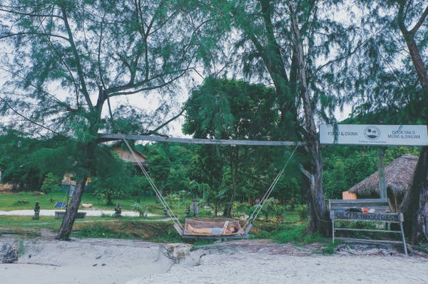 Một góc yên bình trên đảo Koh Rong Một góc yên bình trên đảo Koh Rong