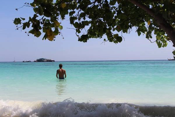 Những bãi biển cát trắng trải dài của Koh Lipe sẽ giúp bạn có cảm giác như đang ở trên thiên đường. Đó thực sự là một nơi hoàn hảo để thư giãn đầu óc sau những ngày làm việc vất vả, đối mặt với những bộn bề trong cuộc sống xã hội đầy căng thẳng, phức tạp hiện nay. 