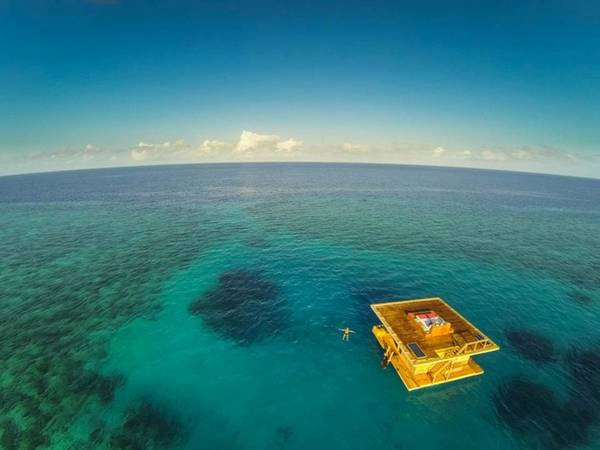 Tại khu nghỉ dưỡng Manta Resort trên đảo Pemba, Zanzibar có một phòng khách sạn nổi với khung cảnh rất độc đáo Tại khu nghỉ dưỡng Manta Resort trên đảo Pemba, Zanzibar có một phòng khách sạn nổi với khung cảnh rất độc đáo
