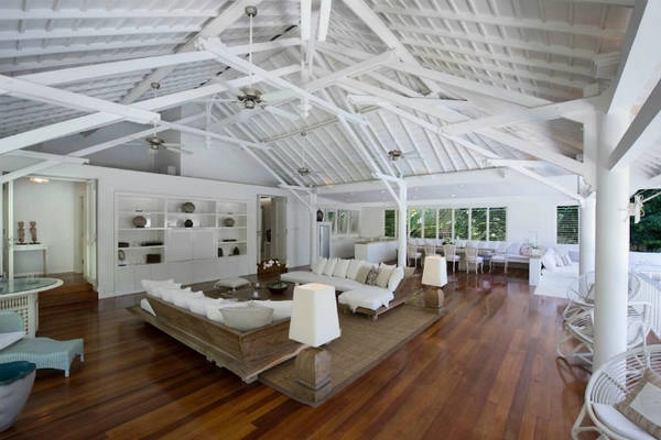 Chọn nghỉ tại villa là xu hướng của nhiều người du lịch khi tới Bali, thay vì các khách sạn ồn ào náo nhiệt. Không khí thanh tịnh, thả hồn vào thiên nhiên ở những căn biệt thự kiểu này mang tới cảm giác thư thái cho du khách, hơn nữa giá cả không quá đắt so với những nơi tương tự. Chọn nghỉ tại villa là xu hướng của nhiều người du lịch khi tới Bali, thay vì các khách sạn ồn ào náo nhiệt. Không khí thanh tịnh, thả hồn vào thiên nhiên ở những căn biệt thự kiểu này mang tới cảm giác thư thái cho du khách, hơn nữa giá cả không quá đắt so với những nơi tương tự.